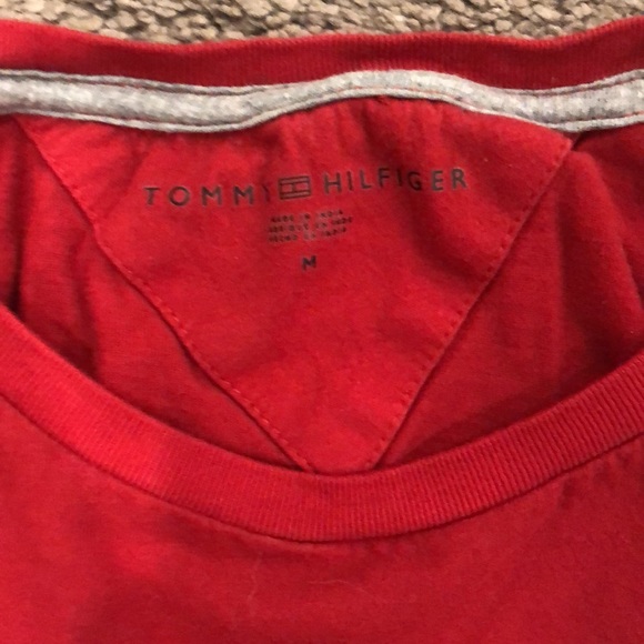 Tommy Hilfiger Tee Shirt (M) - Picture 2 of 2